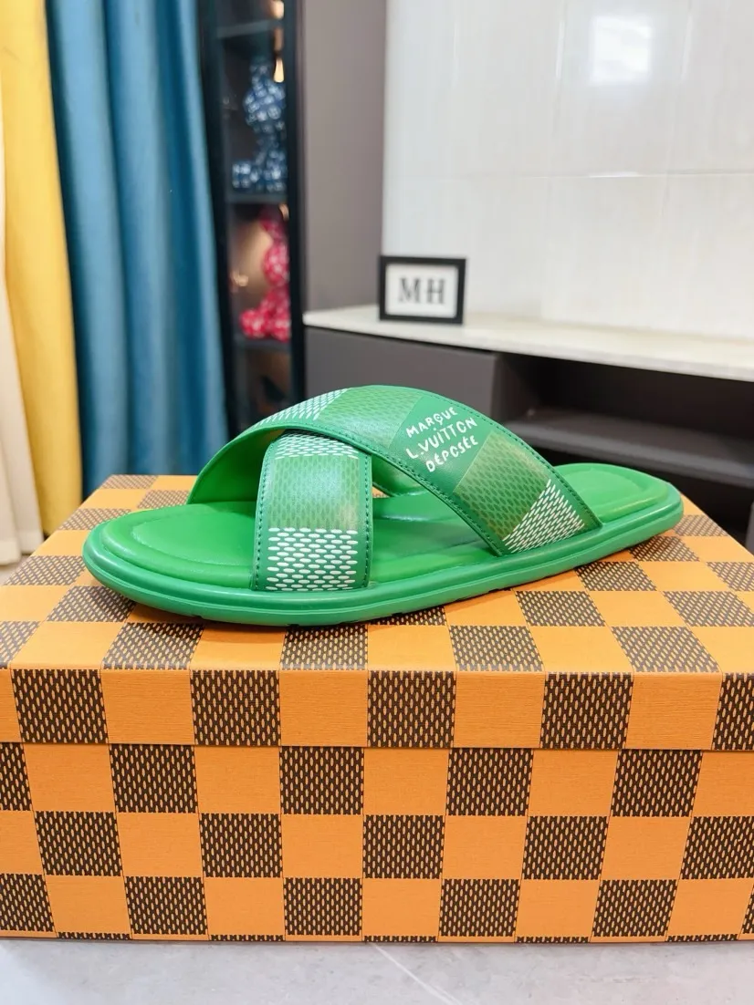 Men's shoes 💰340🌹🌹 (lv-Louis Vuitton) New men's slippers, high-end boutique, exquisite embossed logo decoration on the upper, fine workmanship, super soft soles, casual, loose and comfortable, a must-have in summer! \nsize：38-44